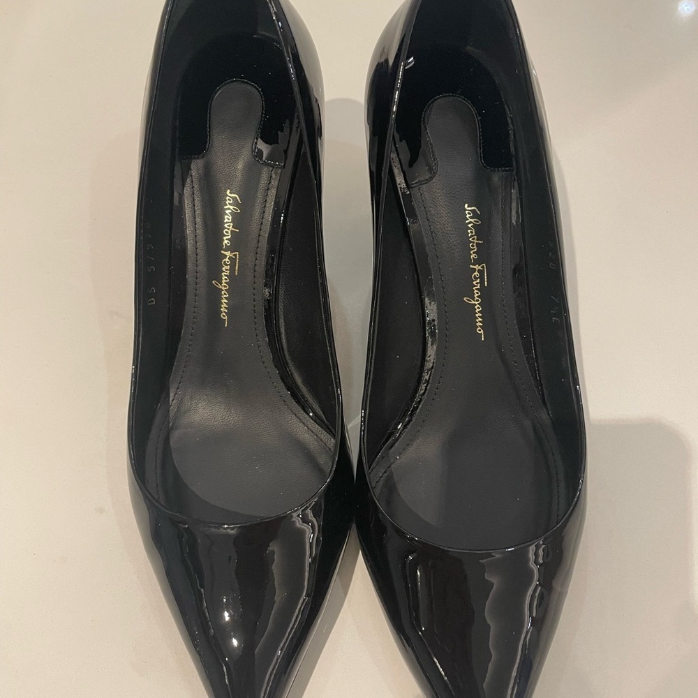 Salvatore Ferragamo Black Patent Pumps Heels Size 37.5 - Picture 10 of 12